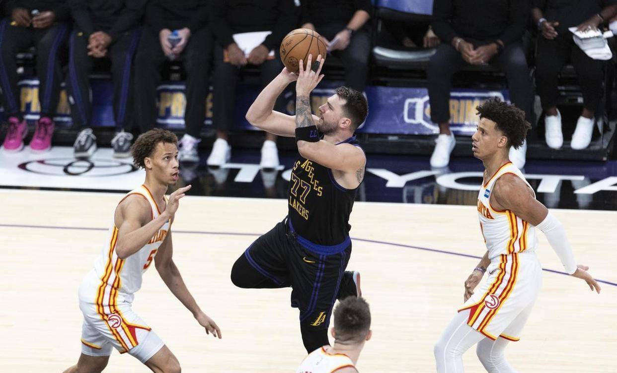 登录入口-包含从丹佛掘金更衣室发声备战NBA常规赛到广东宏远内部沟通备战欧冠，转会期洛杉矶湖人调整名单以备NBA总决赛的词条